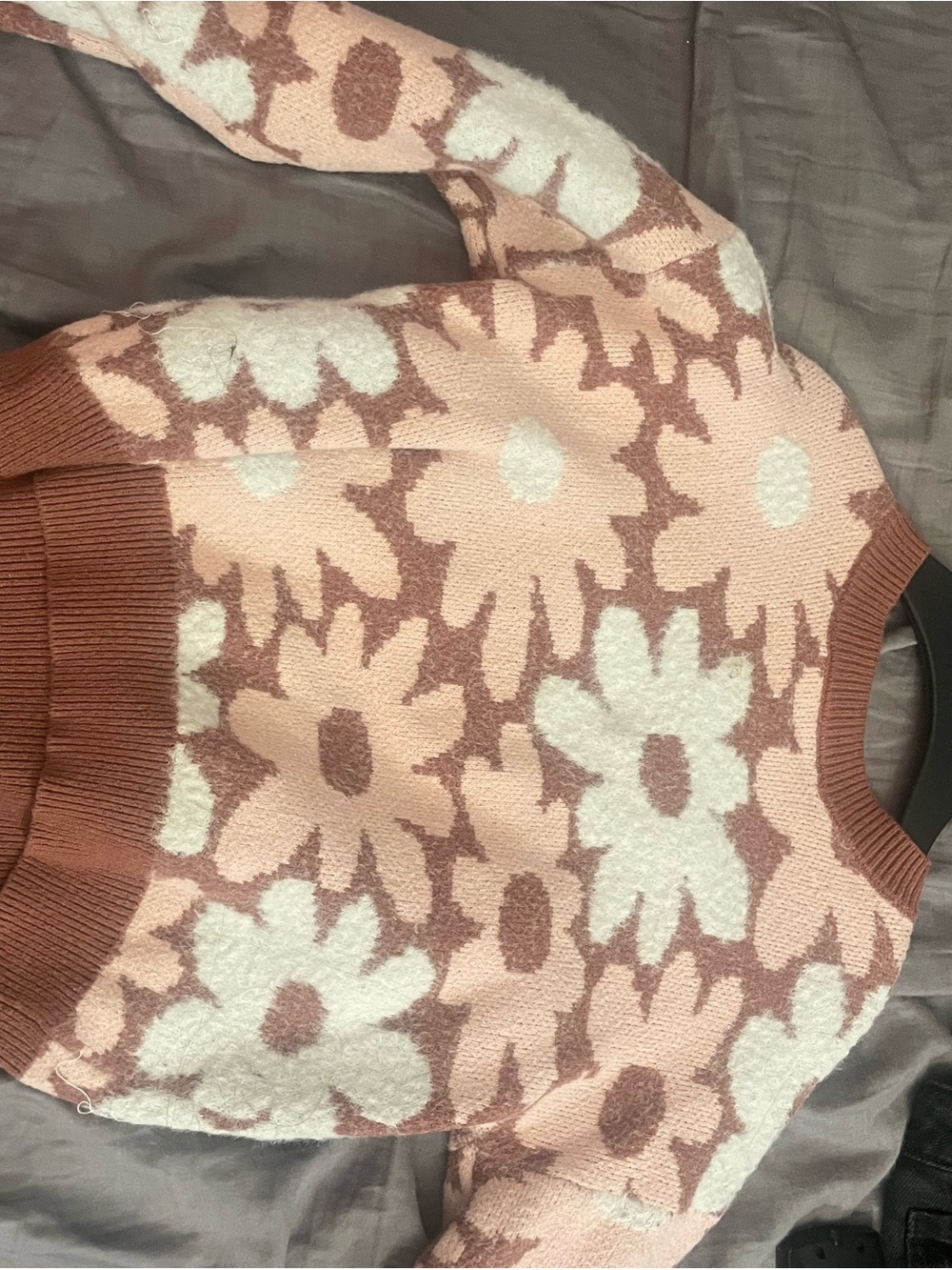 art class Pink Floral Crewneck Sweater with White Daisy Motif